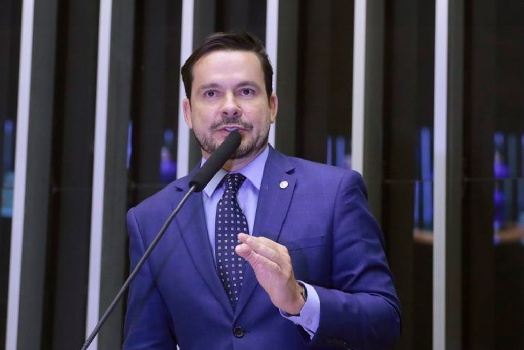 Deputado Capitão Alberto Neto recomendou a aprovação da proposta – Foto: Bruno Spada/Câmara dos Deputados