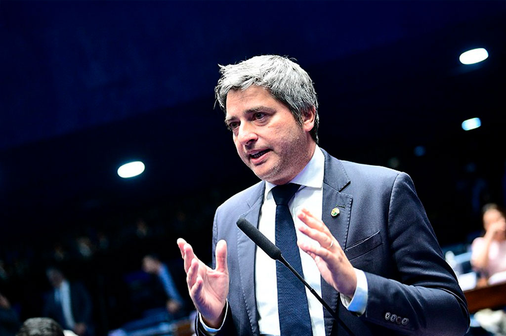 Senador Carlos Portinho (PL-RJ) autor do pedido da homenagem, destaca trabalho do Fórum em políticas públicas – Foto: Pedro França/Agência Senado