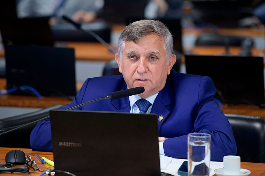 Relator senador Izalci Lucas (PL-DF), relatou o projeto de Zequinha Marinho; texto segue para a CCJ – Foto: Saulo Cruz/Agência Senado