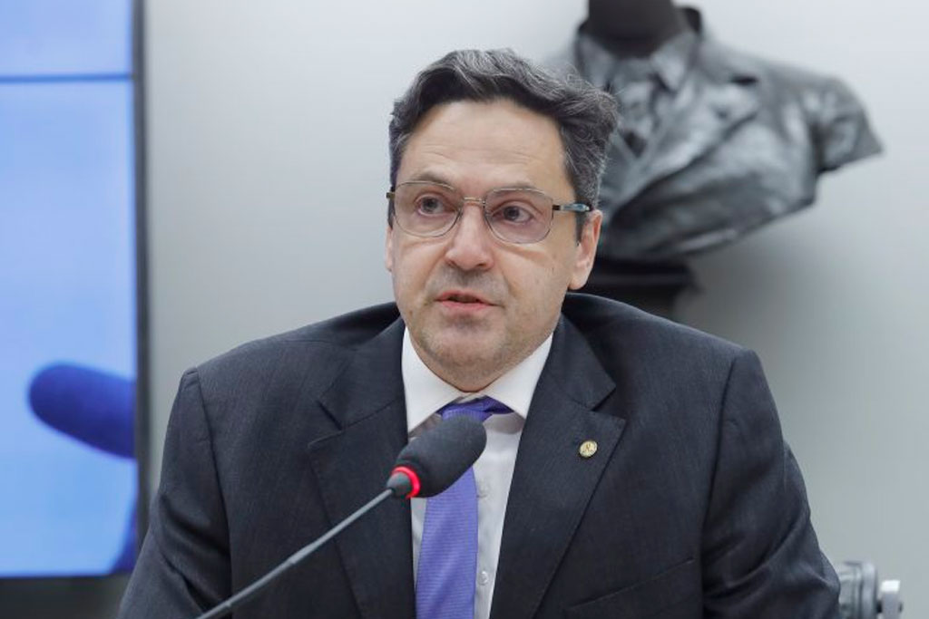 Deputado Luiz Philippe de Orleans e Bragança (PL-SP): proposta vem para melhorar o diálogo da população com o Parlamento - Foto: Mario Agra/Câmara dos Deputados