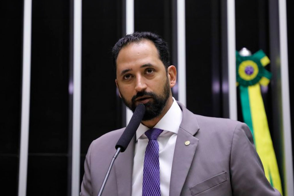 Deputado Maurício do Vôlei (PL-MG) recomendou aprovar versão da proposta – Foto: Mário Agra / Câmara dos Deputados