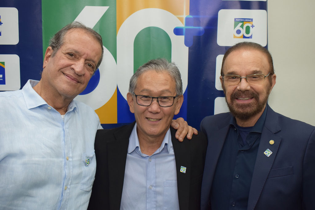 Valdemar Costa Neto, presidente nacional do PL, Vereador Mauro (PL-SP) que assumiu como presidente municipal Mogi das Cruzes do PL60+ e o deputado federal Lincoln Portela (PL-MG), presidente nacional do PL60+ - Foto: divulgação/Prefeitura de Mogi das Cruzes