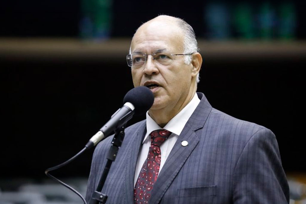 Deputado Pastor Eurico (PL-PE) recomendou a aprovação da proposta - Foto: Mário Agra/Câmara dos Deputados