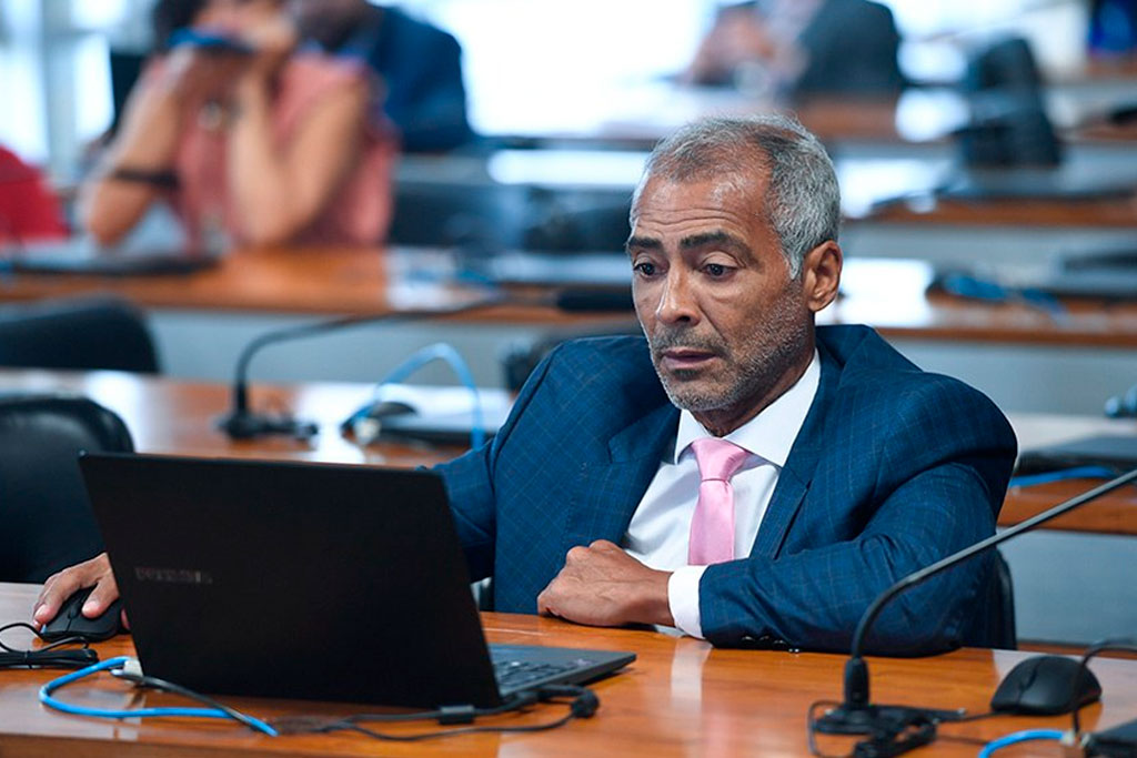 O senador Romário apresentou substitutivo ao projeto do senador Carlos Viana Edilson Rodrigues/Agência Senado Fonte: Agência Senado