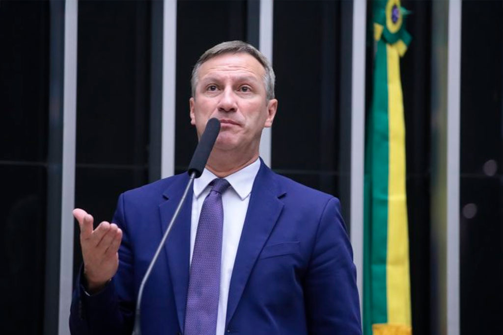 O deputado Sanderson recomendou aprovar a proposta – Foto: Bruno Spada/Câmara dos Deputados