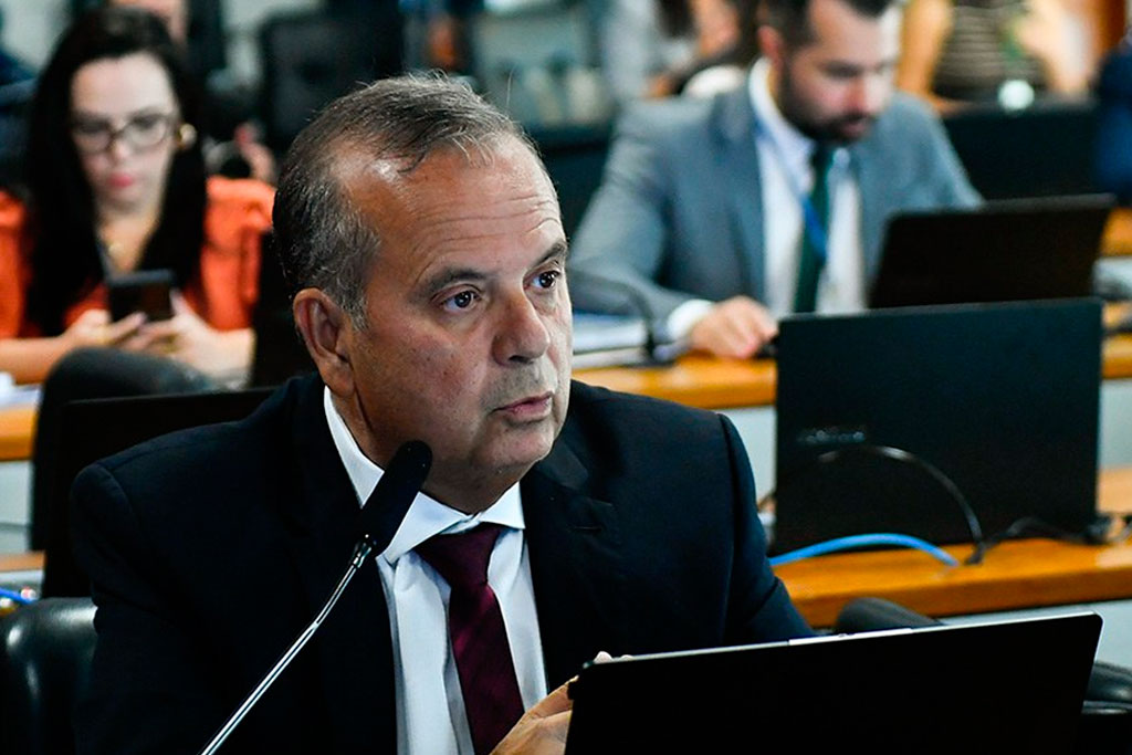 Autor da proposta, Rogério Marinho (na sessão da CCJ), ampliou classificação que já valia para crianças e jovens – Foto: Geraldo Magela/Agência Senado