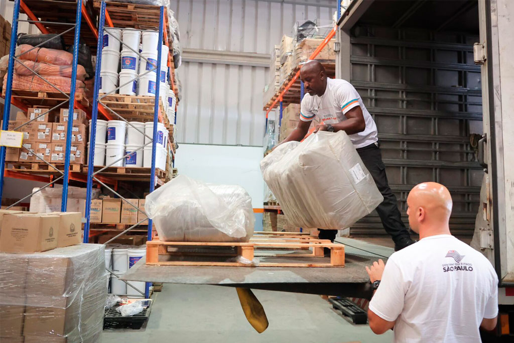 Kits com itens de primeira necessidade e 350 cestas básicas chegaram na manhã desta segunda-feira; 250 famílias que ficaram desalojadas serão beneficiadas - Foto: divulgação/Da Assessoria do deputado Carlos Cezar
