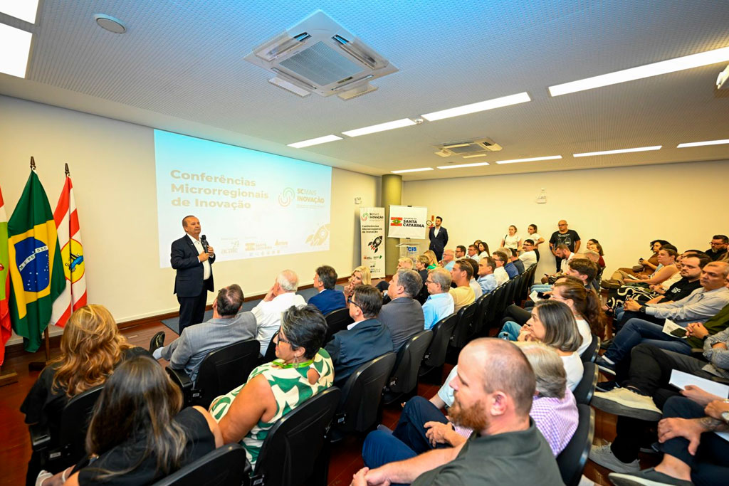 Governador destaca importância da tecnologia e inovação em conferência para o fortalecimento do setor no estado - Foto: Eduardo Valente/GOVSC
