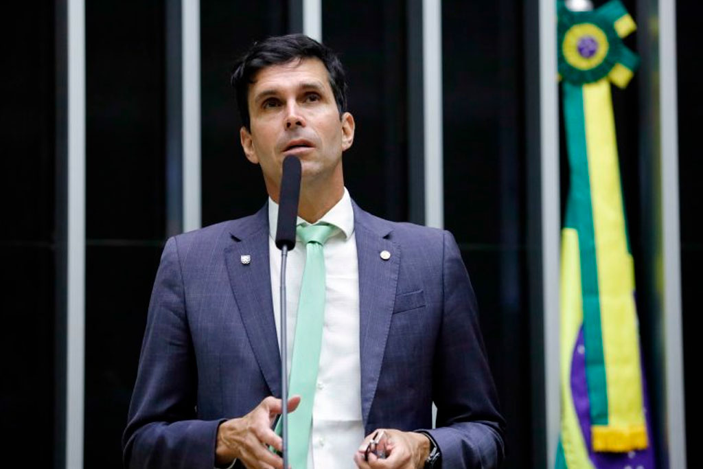 Texto aprovado é o substitutivo do relator, deputado Luiz Lima (PL-RJ) - Foto: Mario Agra / Câmara dos Deputados