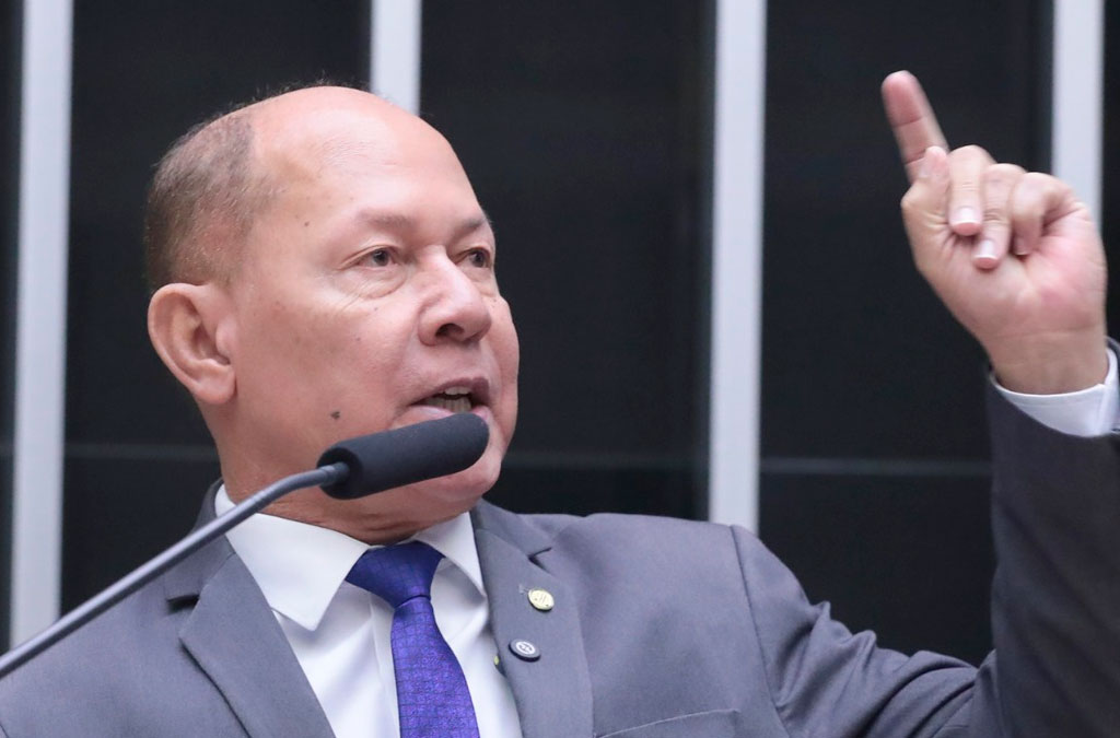 Deputado Coronel Chrisóstomo (PL-RO) propõe Projeto de Lei para proibir símbolos religiosos cristãos em manifestações não cristãos - Foto: divulgação/Agência Câmara de Notícias