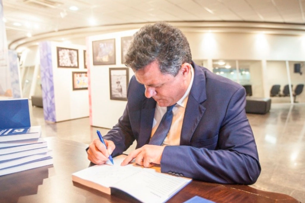 Deputado Ivan Naatz: Novo livro aborda o abuso do direito de demandar judicialmente FOTO: Divulgação/ALESC