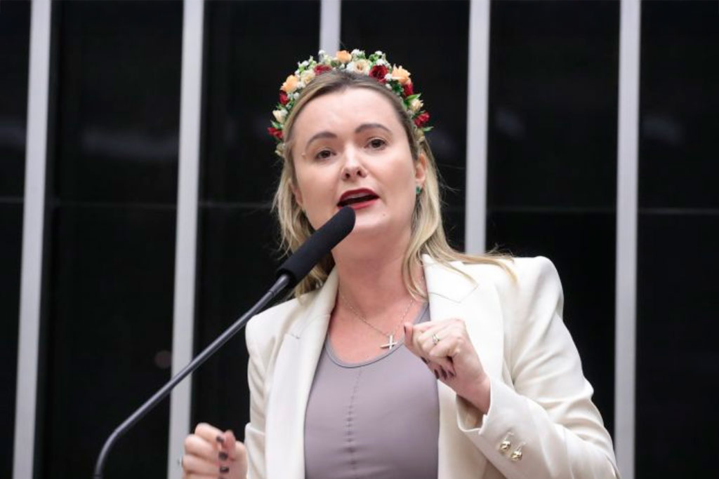 Autora do projeto, a deputada Julia Zanatta (PL-SC): "custo elevado desses medicamentos muitas vezes inviabiliza o tratamento" - Foto: Bruno Spada/Câmara dos Deputados