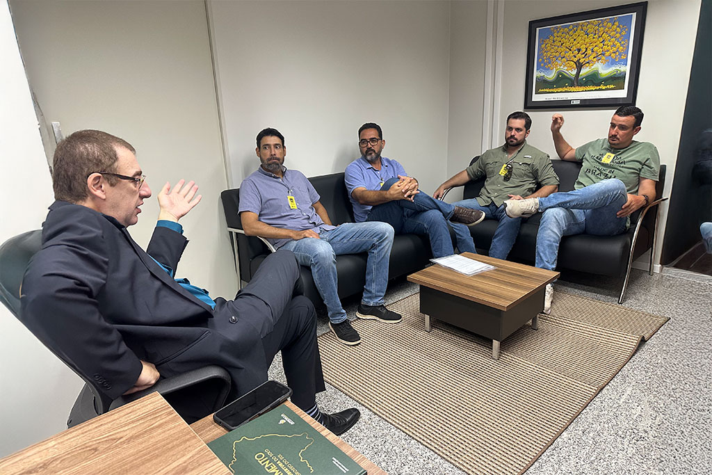 Renato Raizer, Bruno Girotto, Luiz Felipe Nimer e Ademilson Esquivel, estiveram com o parlamentar para levar o apoio ao projeto.