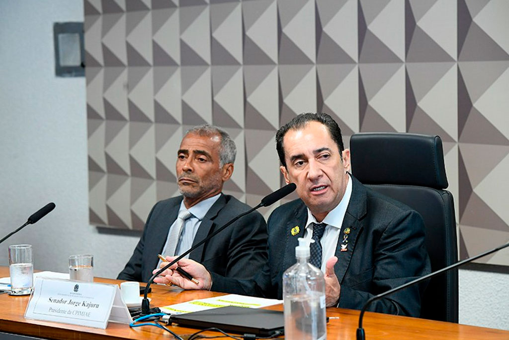 Relatório de Romário (E) está pronto para ser apresentado à comissão, presidida por Jorge Kajuru – Foto: Marcos Oliveira/Agência Senado