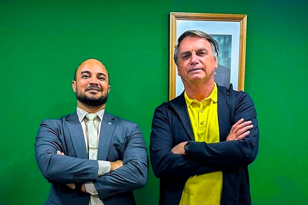 Deputado federal Capitão Alden (PL-BA), Vice-Líder da Bancada de Oposição na Câmara Federal e o Presidente de Honra do PL, Jair Messias Bolsonaro - Foto: divulgação/Assessoria de Imprensa do deputado