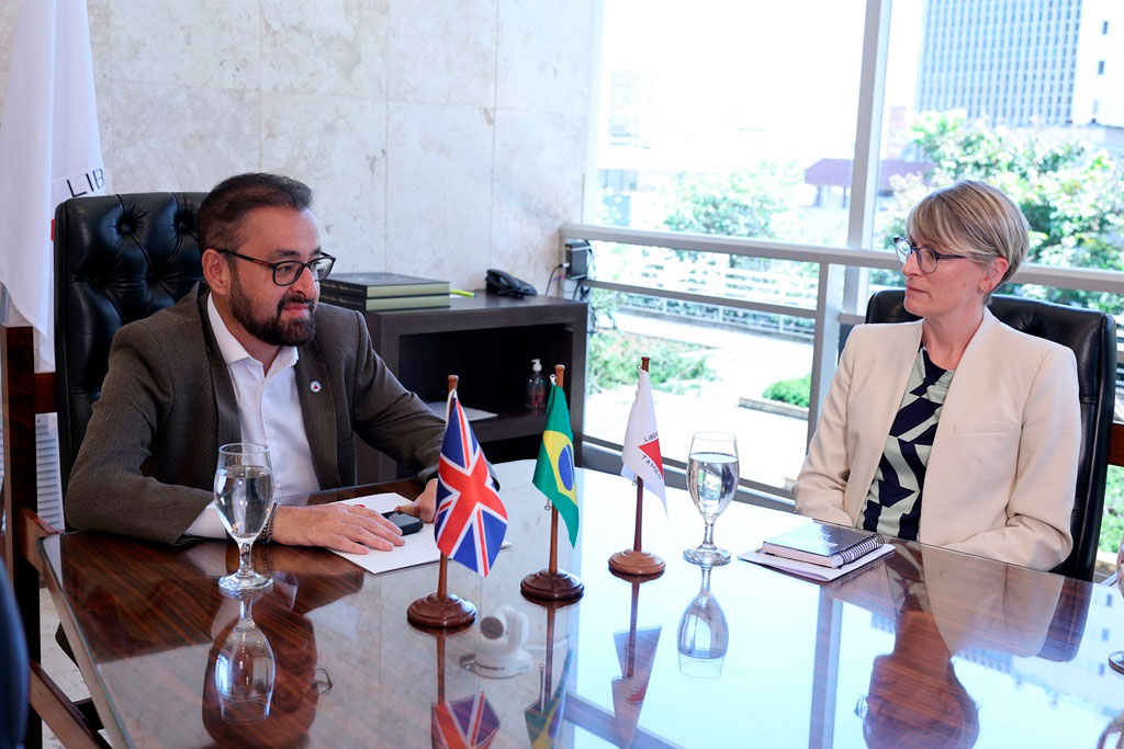 Visita da conselheira política e vice-chefe de engajamento estratégico do Reino Unido no Brasil, Joanna Perrens, e o deputado Gustavo Santana (PL-MG) (1º - secretário da ALMG - Foto: Luiz Santana