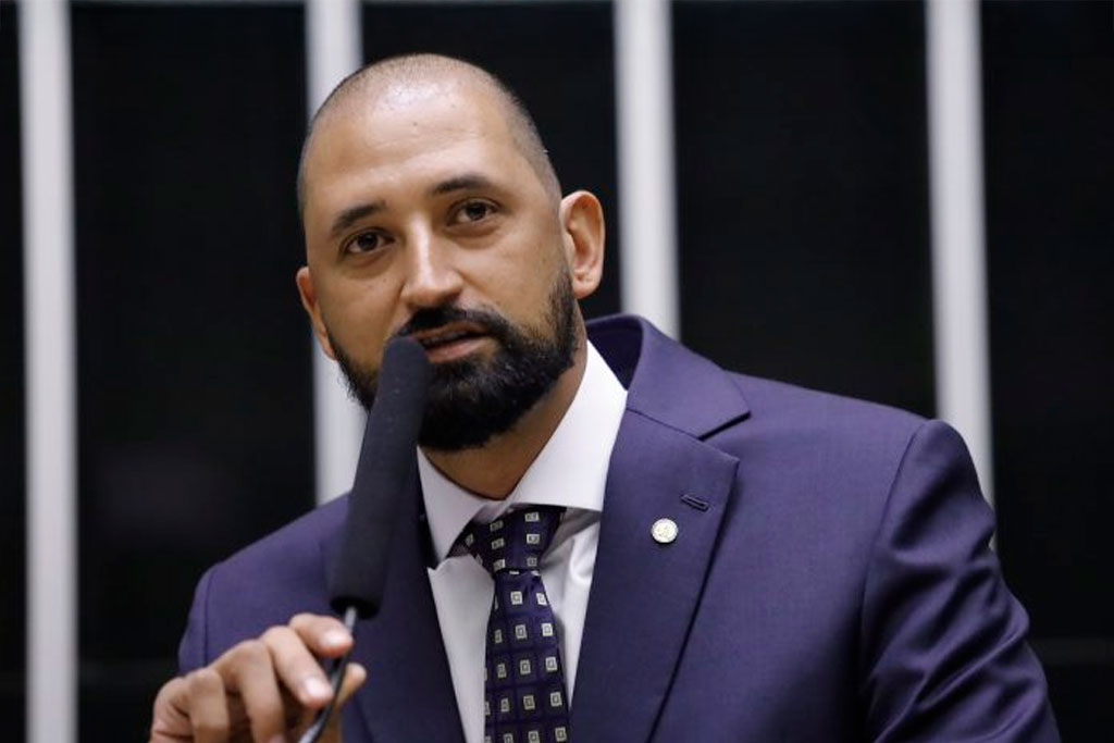 O autor do projeto, deputado Mauricio do Vôlei (PL-MG): o esporte é uma ferramenta poderosa de transformação social – Foto: Mário Agra/Câmara dos Deputados