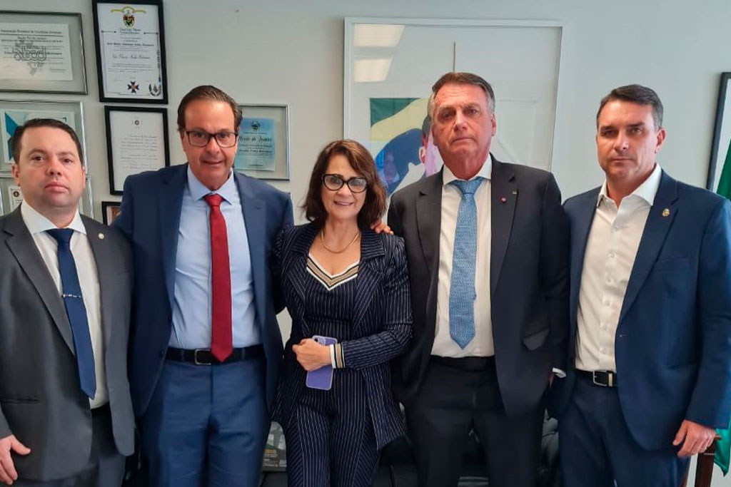 Deputado federal Rodolfo Nogueira (PL-MS), Gilson Machado, Damares Alves, Presidente de Honara do PL, Jair Messias Bolsonaro, Senador Flávio Bolsonaro (PL-RJ)- Foto: divulgação/Assessoria de Imprensa do Deputado Rodolfo