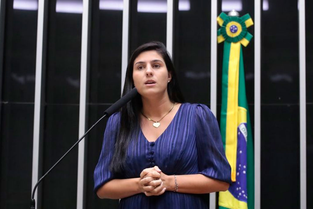 Autora da proposta, a deputada Chris Tonietto (PL-RJ): famílias não têm com quem deixar as crianças durante as férias escolares – Foto: Bruno Spada/Câmara dos Deputados