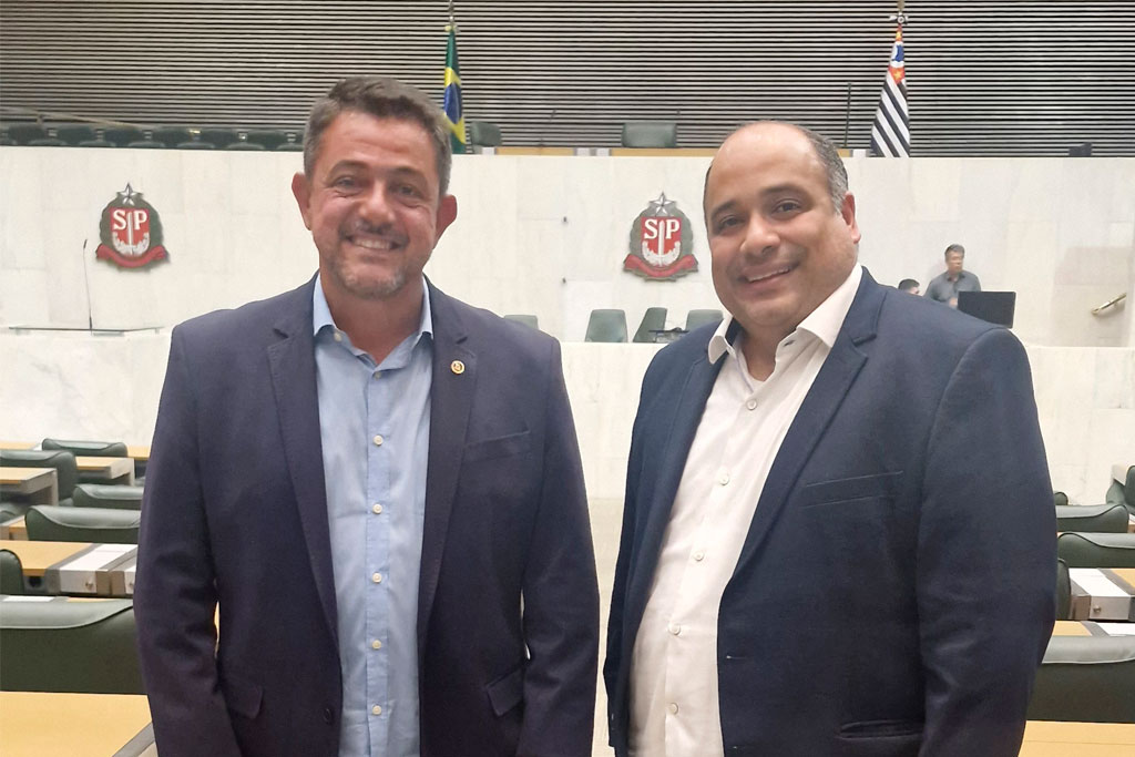 Deputado Danilo Balas (PL-SP) e o Padre Omar, reitor do Santuário Cristo Redentor - Foto: Jonathas Ventura