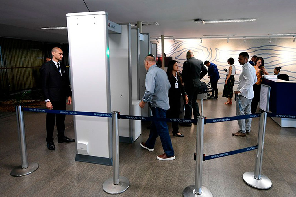 Cartão deve contribuir para evitar constrangimentos em processos de identificação com detectores de metal – Foto: Edilson Rodrigues/Agência Senado