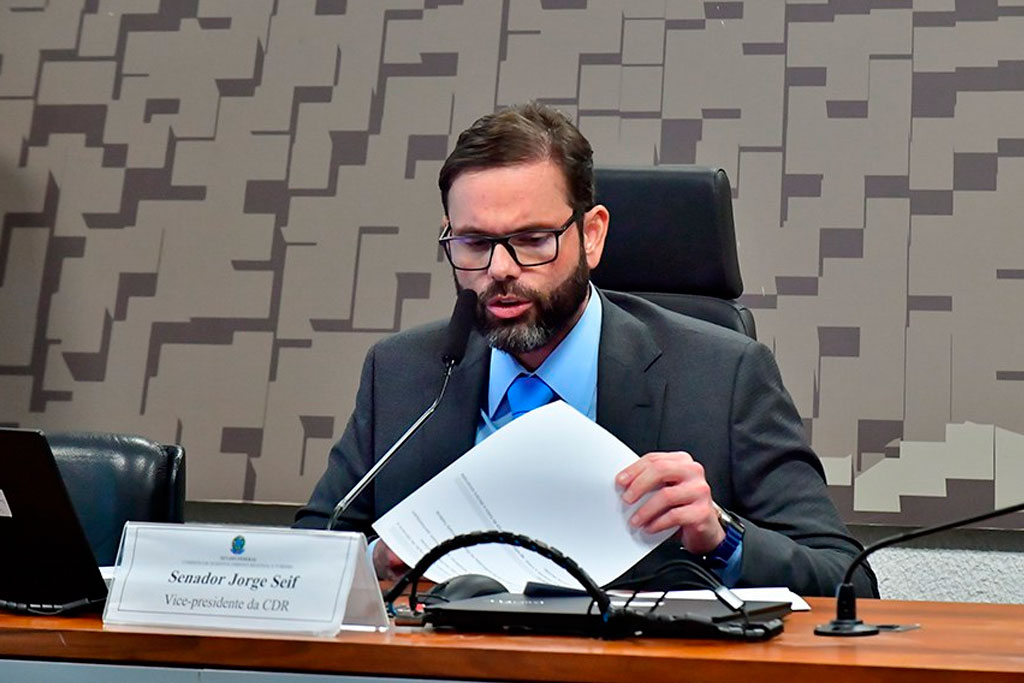 Para o senador Jorge Seif (PL-SC), a universalização do saneamento básico é um dos maiores desafios do país – Foto: Waldemir Barreto/Agência Senado