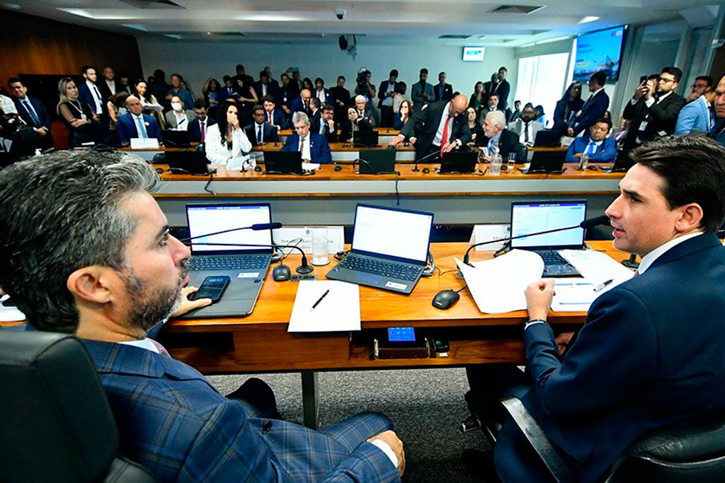 O senador Marcos Rogério (PL-RO), presidente da Comissão de Infraestrutura, e o ministro Silvio Costa Filho – Foto: Geraldo Magela/Agência Senado