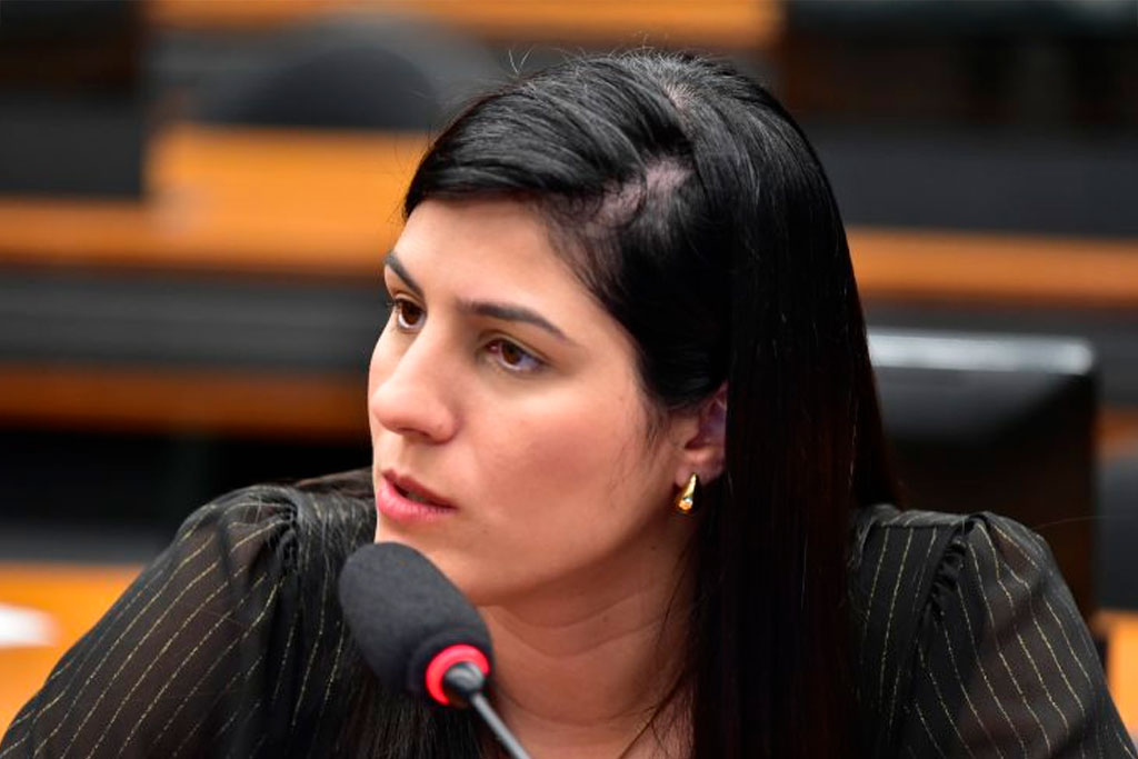 Deputada Chris Tonietto (PL-RJ): suporte nutricional ajuda na recuperação dos pacientes – Foto: Zeca Ribeiro/Câmara dos Deputados