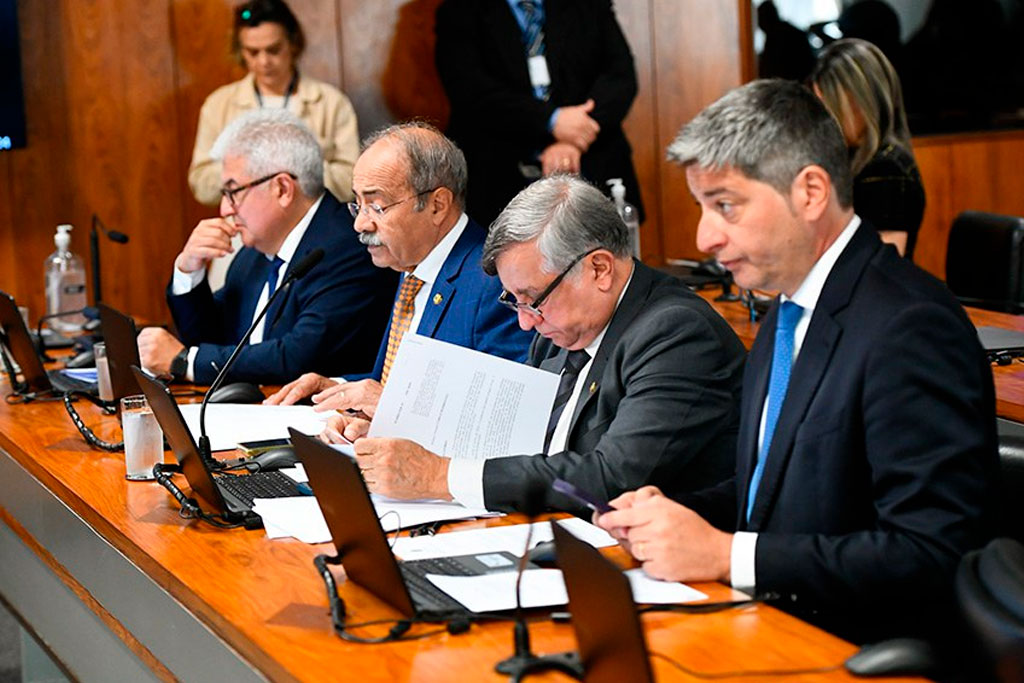 Chico Rodrigues (2º à dir.) apresentou relatório favorável ao PL 3.074/2024, de Carlos Portinho; texto segue para a Comissão de Esporte – Foto:Carlos Moura/Agência Senado