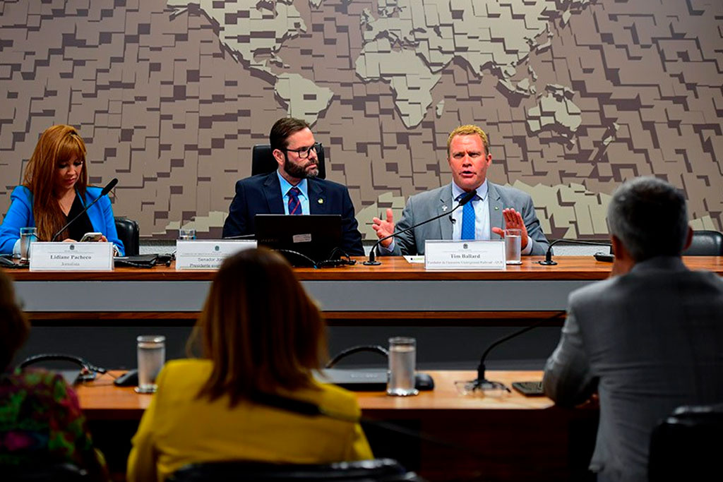 O ativista estadunidense Tim Ballard defendeu mudança na legislação brasileira para atuação de agentes disfarçados – Foto: Saulo Cruz/Agência Senado