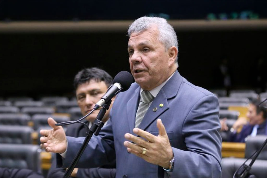 O relator, deputado Alberto Fraga (PL-DF) recomendou a aprovação da proposta – Foto: Kayo Magalhães / Câmara dos Deputados