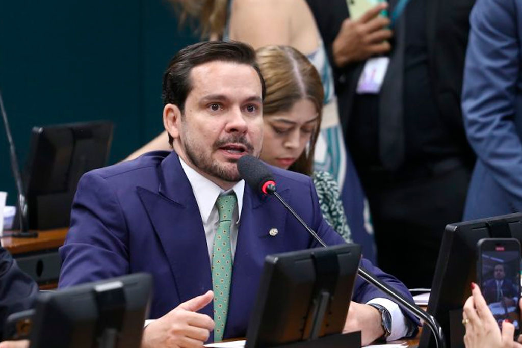 Capitão Alberto Neto (PL-AM) recomendou aprovar o texto – Foto: Vinicius Loures / Câmara dos Deputados