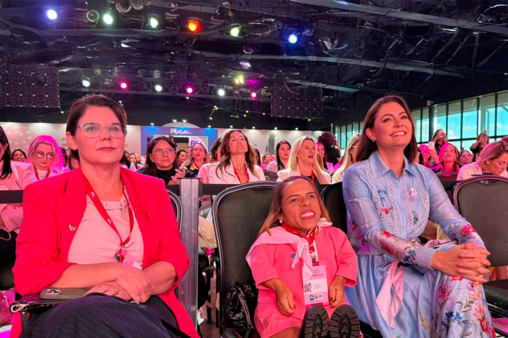 A deputada federal Coronel Fernanda (PL-MT) participou nesta sexta-feira (06/06), em Brasília-DF, da abertura do Encontro Nacional de Mandatárias do Partido Liberal, promovido pelo PL Mulher