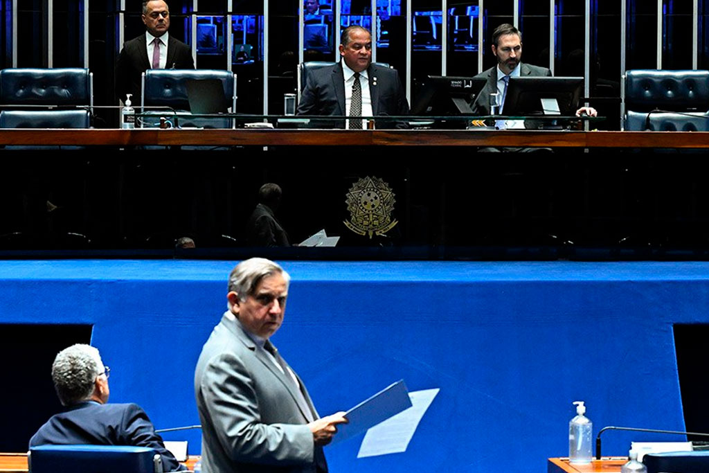 Izalci apresentou requerimentos para a realização de sessões especiais pelos dias do Nutricionista e do Administrador – Foto: Jefferson Rudy/Agência Senado