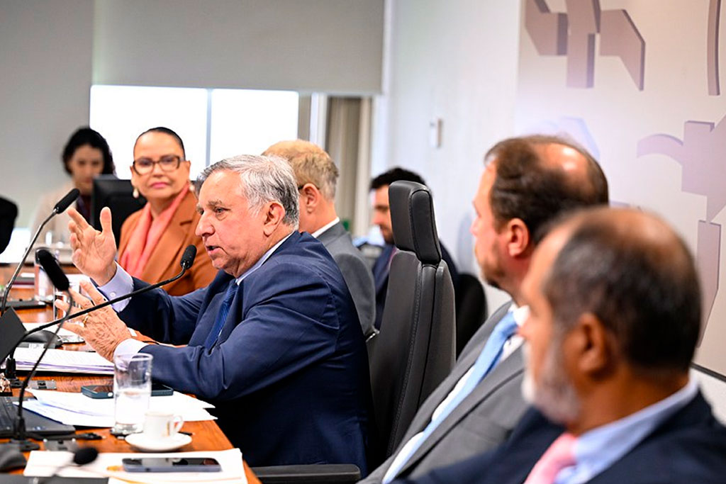 Autor da PEC, Izalci reclamou de burocracias necessárias para uso dos recursos do Fundo Constitucional do DF – Foto: Edilson Rodrigues/Agência Senado