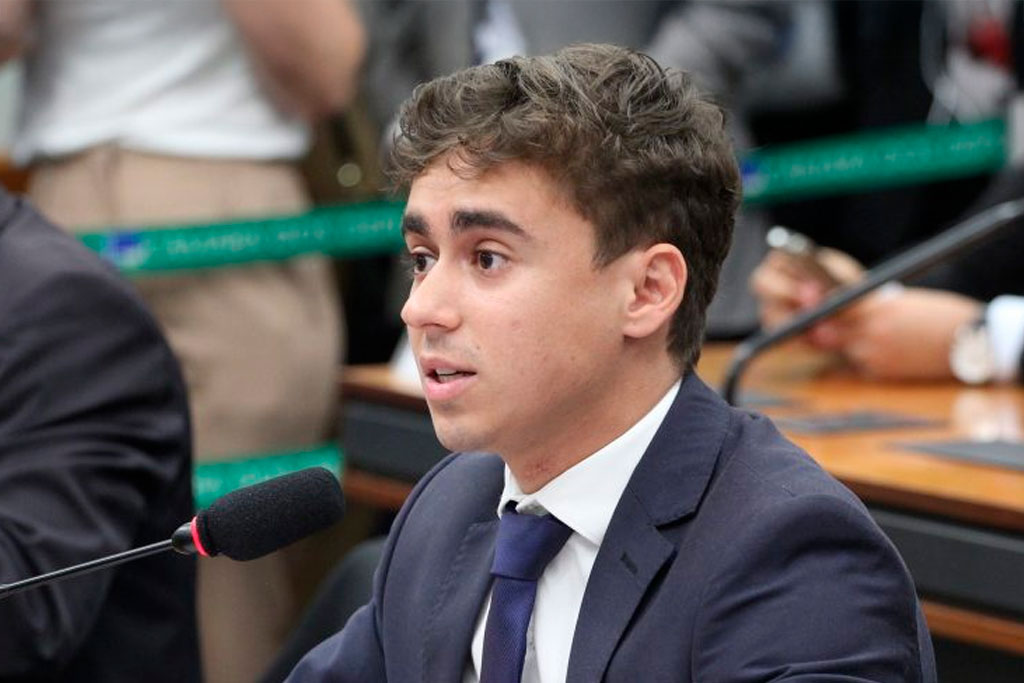 O relator, deputado Nikolas Ferreira (PL-MG): modelo leva a uma progressão de alunos sem a devida compreensão dos conteúdos - Foto: Vinicius Loures / Câmara dos Deputados