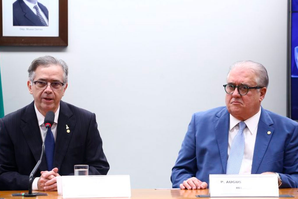 Deputados Joaquim Passarinho (PL-PA) e Augusto Coutinho em reunião da comissão - Vinicius Loures/Câmara dos Deputados