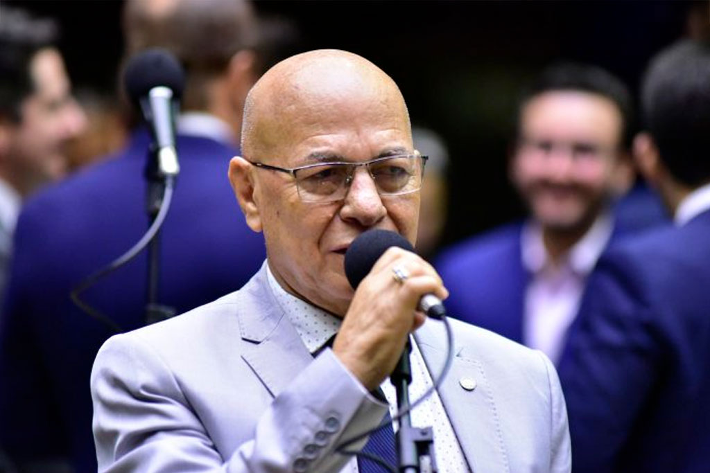 Deputado Professor Alcides (PL-GO) propõe proibição de discriminação a alunos bolsistas em instituições privadas – Foto: Zeca Ribeiro/Câmara dos Deputados
