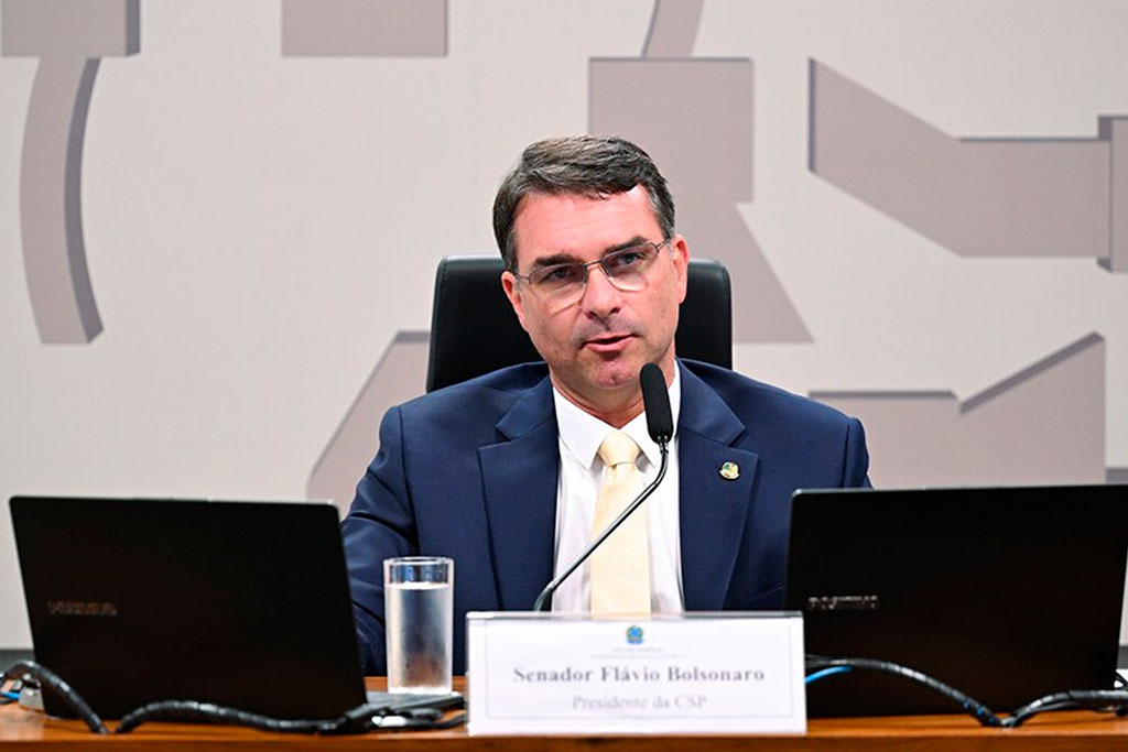 Para o presidente da CSP, senador Flávio Bolsonaro (PL-RJ), proposta é 'grande passo' e medidas do tipo precisam andar nas comissões - Foto: Edilson Rodrigues/Agência Senado