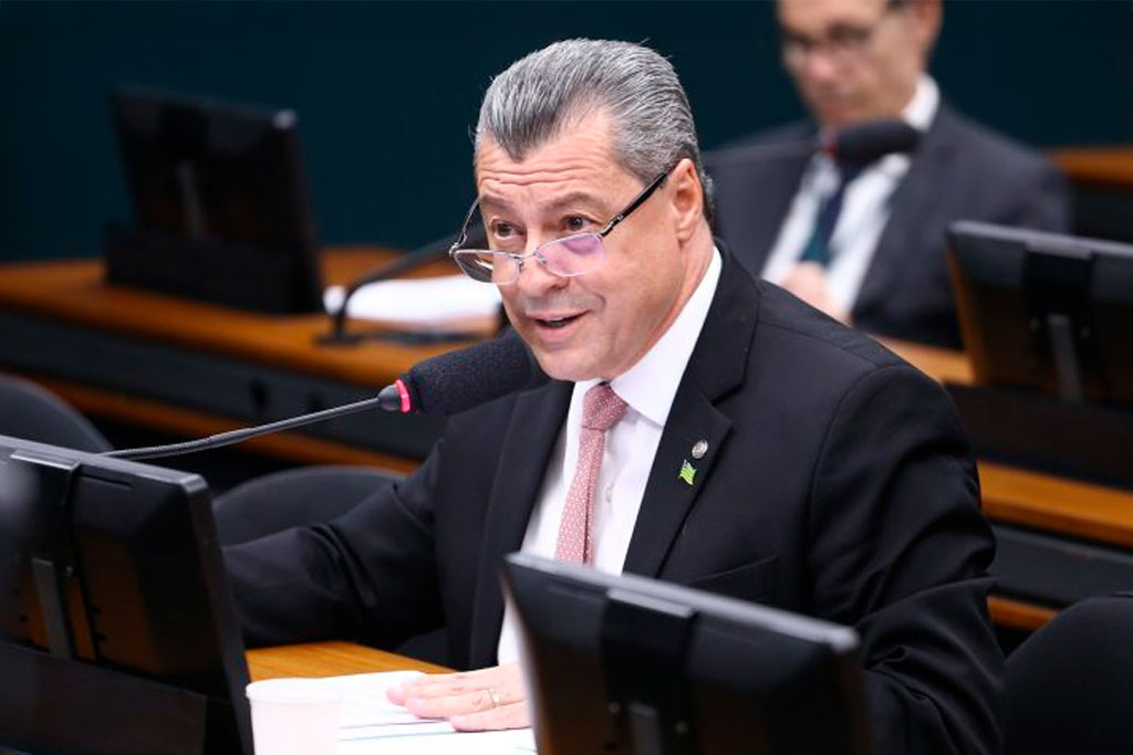 O relator, deputado Daniel Agrobom (PL-GO): a proposição acerta ao garantir a continuidade dos estudos – Foto: Vinicius Loures/Câmara dos Deputados
