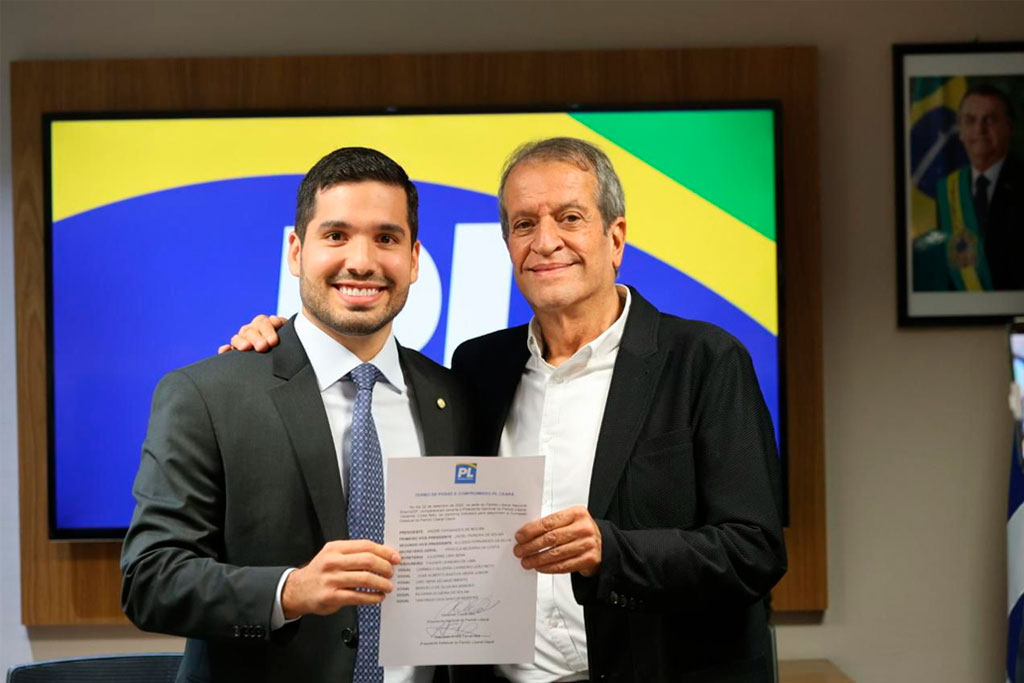 O deputado federal André Fernandes (PL-CE) e o presidente do PL, Valdemar Costa Neto - Foto: Beto Barata/PL