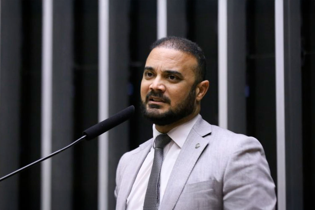 O relator, deputado Capitão Alden (PL-BA), recomendou a aprovação do projeto – Foto: Kayo Magalhães/Câmara dos Deputados