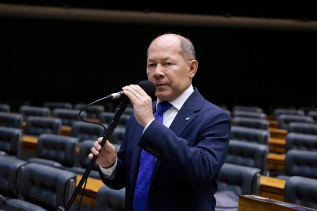 O relator, deputado Coronel Chrisóstomo (PL-RO) defendeu a aprovação da proposta – Foto: Kayo Magalhães/Câmara dos Deputados