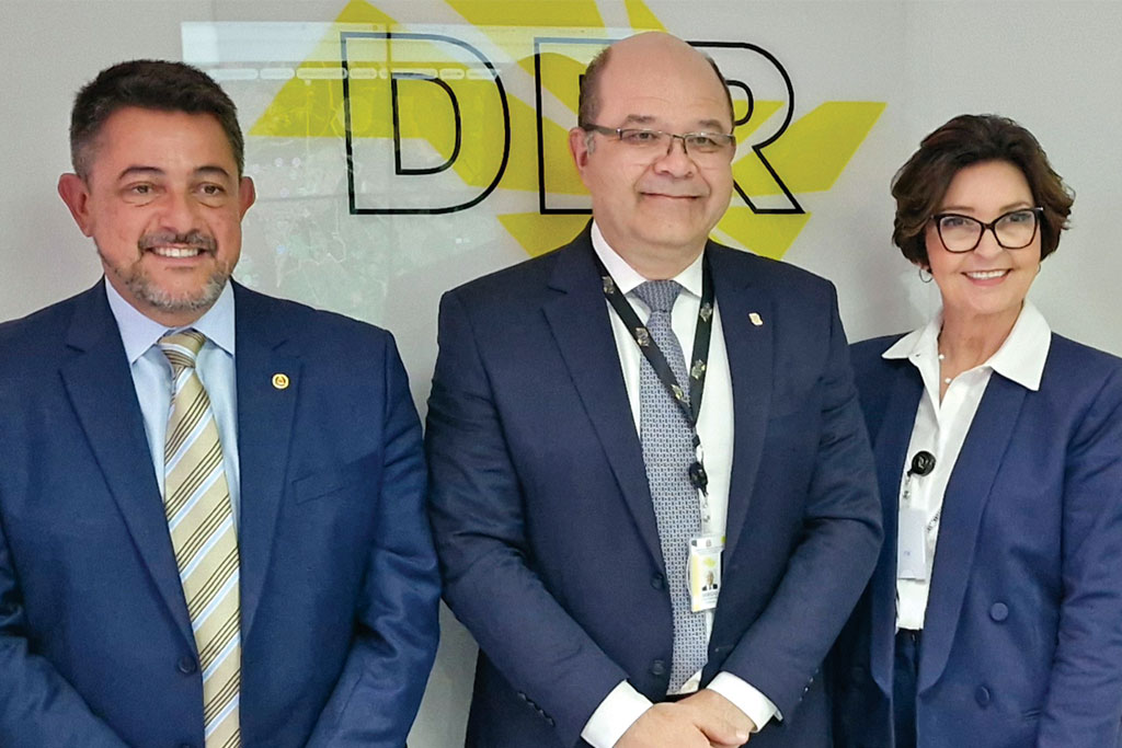 Encaminhamos, para conhecimento e possível divulgação, matéria sobre a reunião entre o Deputado Estadual Danilo Balas e a Prefeita Cristina Saad com o presidente do DER, Coronel Sérgio Henrique Codelo Nascimento. O encontro tratou de melhorias na SP-316 e da articulação de demandas junto à ARTESP para a SP-310 – Foto: Jonathas Ventura