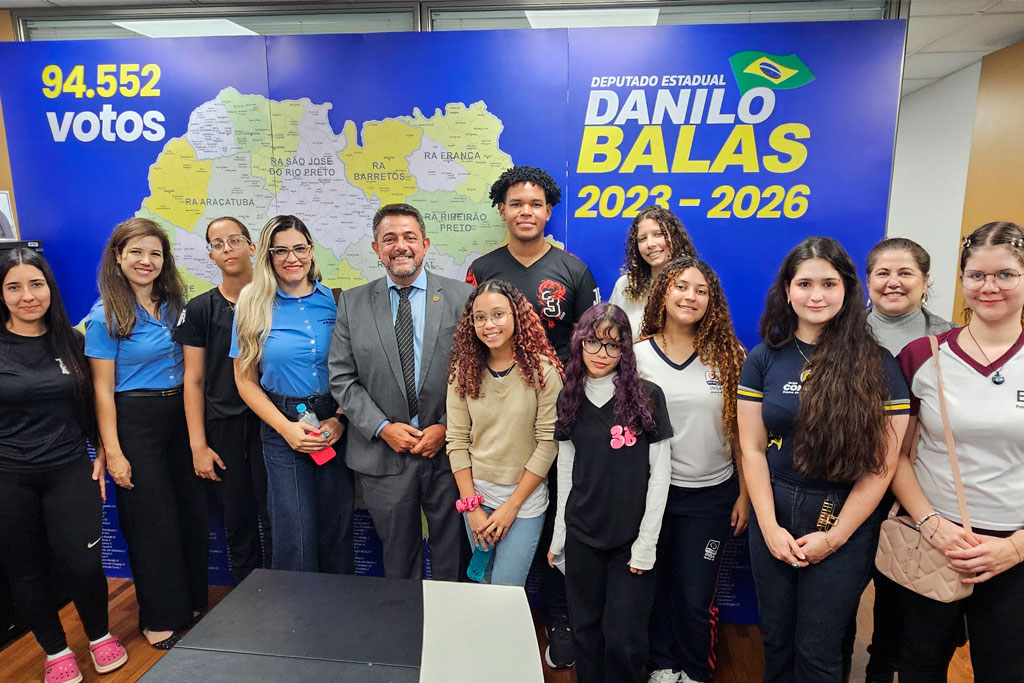 Estudantes da cidade de Araras visitam o Deputado Danilo Balas (PL-SP) na Alesp - Foto: divulgação/ALESP
