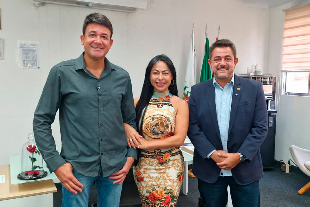 Prefeito de Araçariguama, Rodrigo Andrade, a Primeira-Dama, Mirelle Trevisan e o Deputado Estadual Danilo Balas (PL-SP) - Foto: Jonathas Ventura