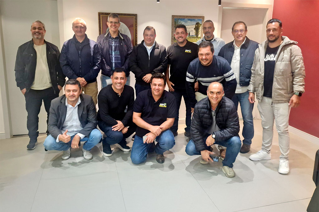 Deputado Estadual Danilo Balas (PL-SP), que se reuniu com o Prefeito Salvador Barbosa, o Vereador Alexandre Macau (PL-SP), lideranças locais e o amigo e apoiador Fabiano Pacca. - Foto: Jonathas Ventura