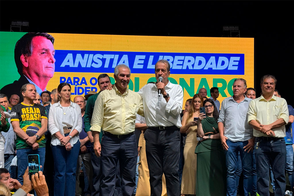 O presidente nacional do PL, Valdemar Costa Neto e o ex-governador de Mato Grosso do Sul, Reinaldo Azambuja (PL-MS), oficializou neste domingo, 21, em Campo Grande, sua filiação ao PL - Foto: Divulgação/Assessoria de Imprensa