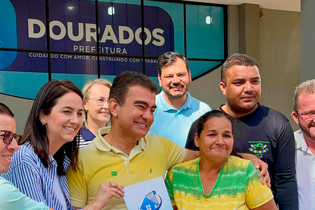 Vice-prefeita de Dourados Gianni Nogueira (PL-MS) participa da entrega de títulos de regularização fundiária - Foto: divulgação/Assessoria de Imprensa