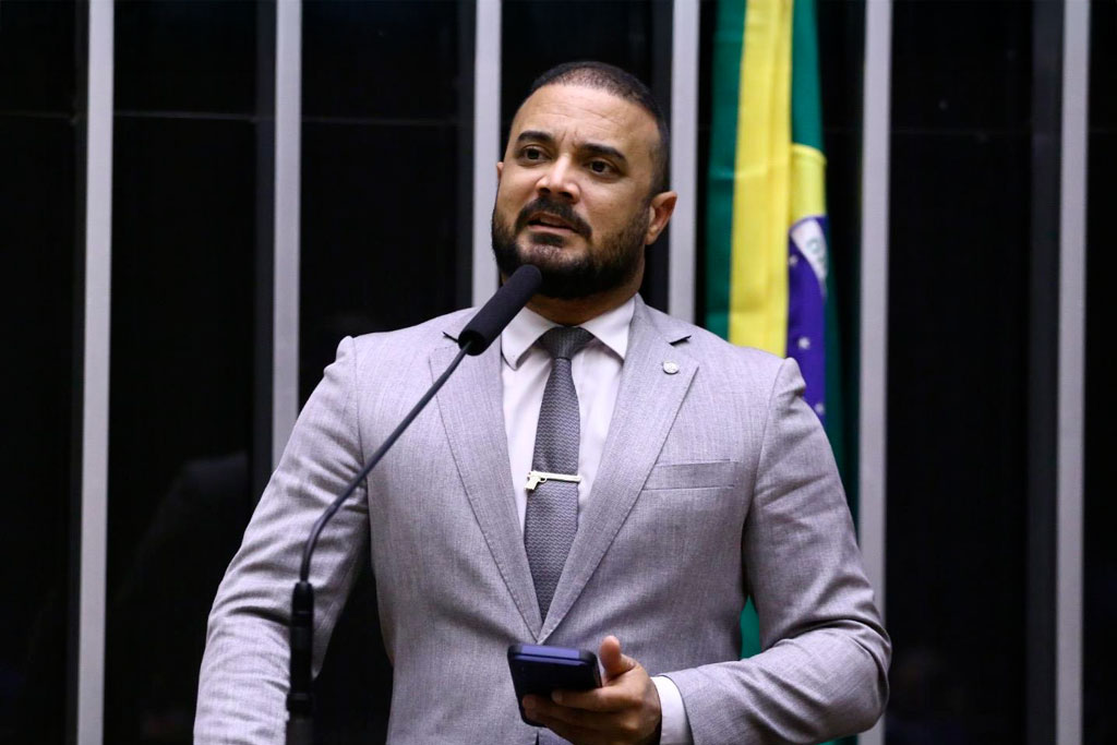 Capitão Alden (PL-BA) defendeu isenção para quem ganha até R$ 10 mil - Foto: Kayo Magalhães / Câmara dos Deputados
